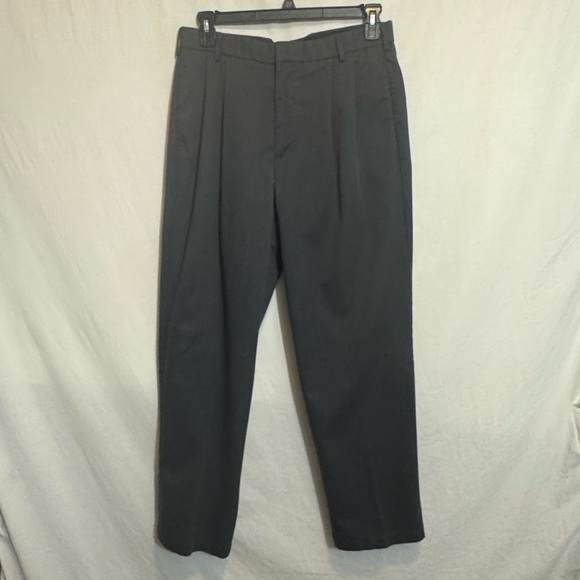 B-149 Men’s Dockers Gray Pleated Relaxed Fit Dress Pants Size 34x32 - Picture 1 of 13